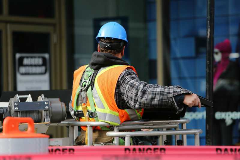 Example of a worker wearing a Type 1 Hard Hat